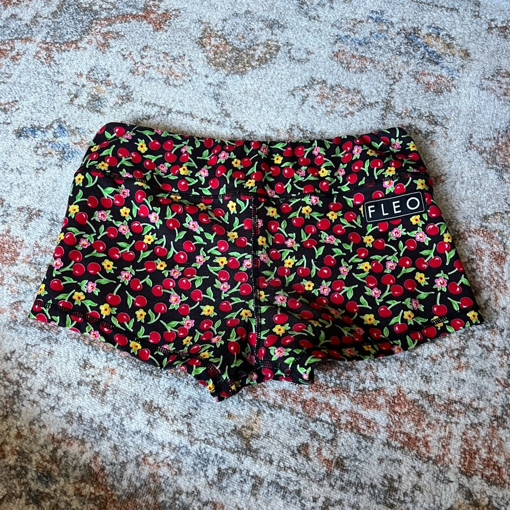 Fleo Cherry shorts originals